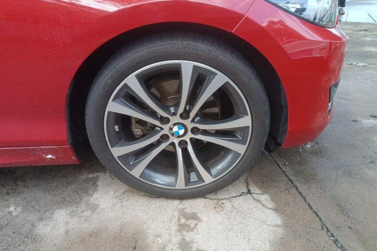 Used BMW 2 Series 2019 225i Convertible Coupe Sports Design Package Right Front Wheel Hub