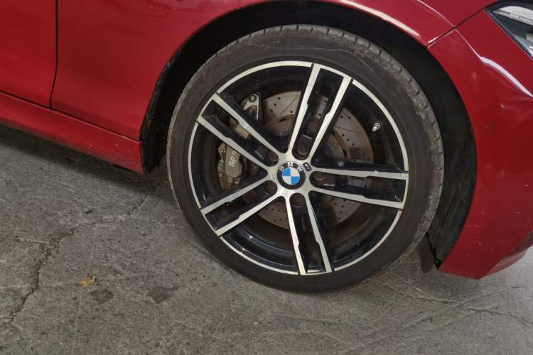 Used BMW 2 Series 2019 225i Luxury Model with M Sport Package Right Front Wheel Hub