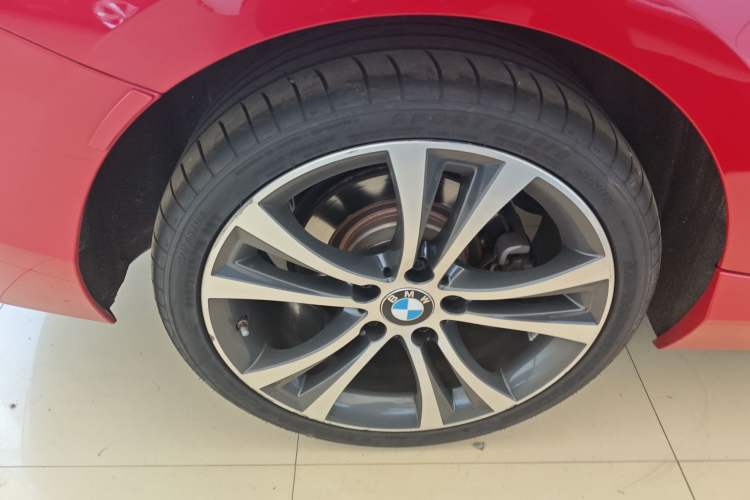 Used BMW 2 Series 2019 225i Convertible Coupe Sports Design Package Right Rear Wheel Hub