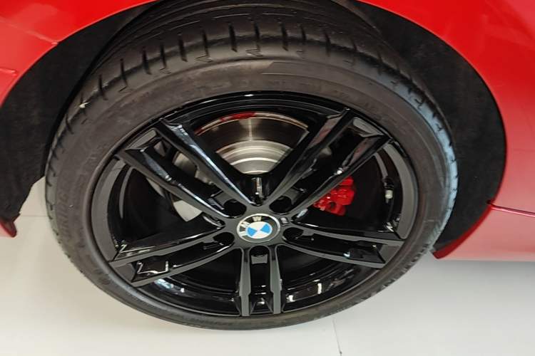 Used BMW 2 Series 2019 225i Convertible Coupe Luxury Edition M Sport Package Right Rear Wheel Hub
