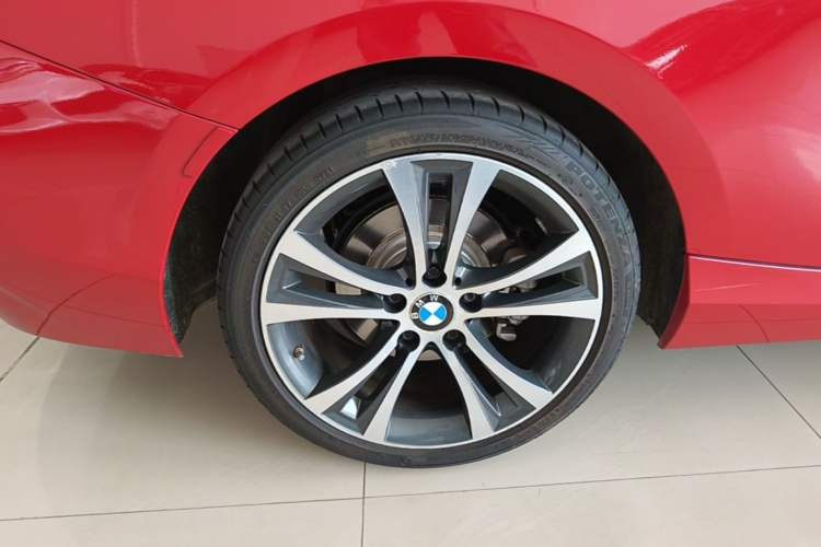 Used BMW 2 Series 2019 225i Convertible Coupe Sports Design Package Right Rear Wheel Hub