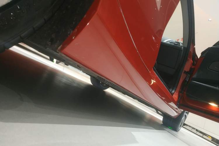 Used BMW 2 Series 2019 225i Sport Design Package Right Side Sill