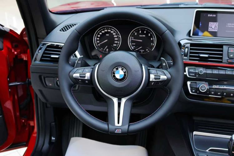 Used BMW 2 Series 2019 225i Convertible Coupe Sports Design Package Steering Wheel