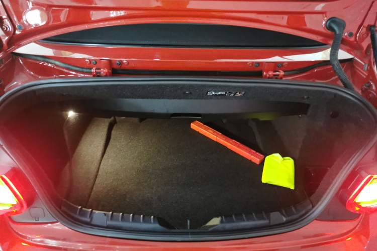 Used BMW 2 Series 2019 225i Convertible Coupe Sports Design Package Trunk