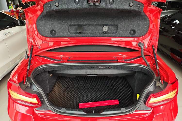 Used BMW 2 Series 2019 225i Convertible Coupe Sports Design Package Trunk