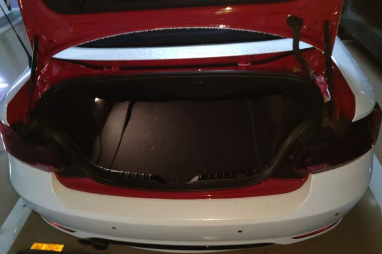 Used BMW 2 Series 2019 225i Convertible Coupe Sports Design Package Trunk