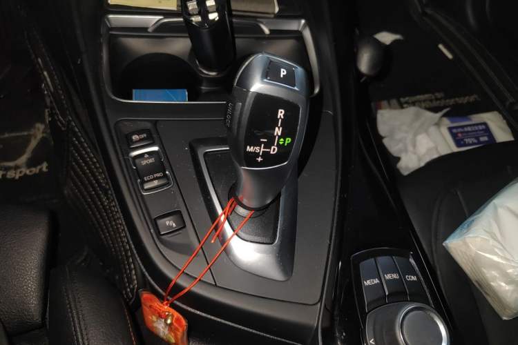 Used BMW 2 Series 2019 225i Convertible Coupe Sports Design Package Gear Lever
