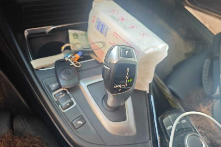 Used BMW 2 Series 2019 225i Sport Design Package Gear Lever