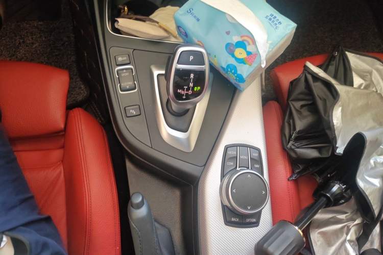 Used BMW 2 Series 2019 225i Luxury Model with M Sport Package Gear Lever