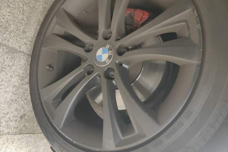 Used BMW 2 Series 2019 225i Convertible Coupe Sports Design Package Right Front Wheel Hub