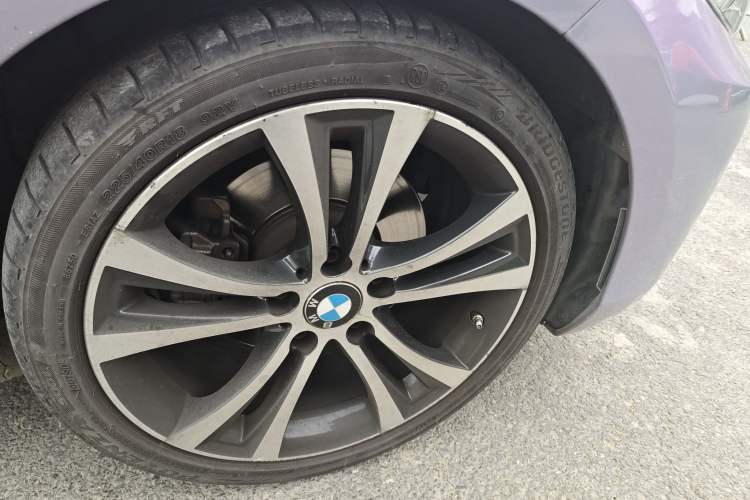Used BMW 2 Series 2019 225i Convertible Coupe Sports Design Package Right Front Wheel Hub
