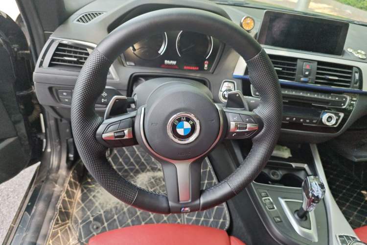 Used BMW 2 Series 2019 225i Luxury Model with M Sport Package Steering Wheel