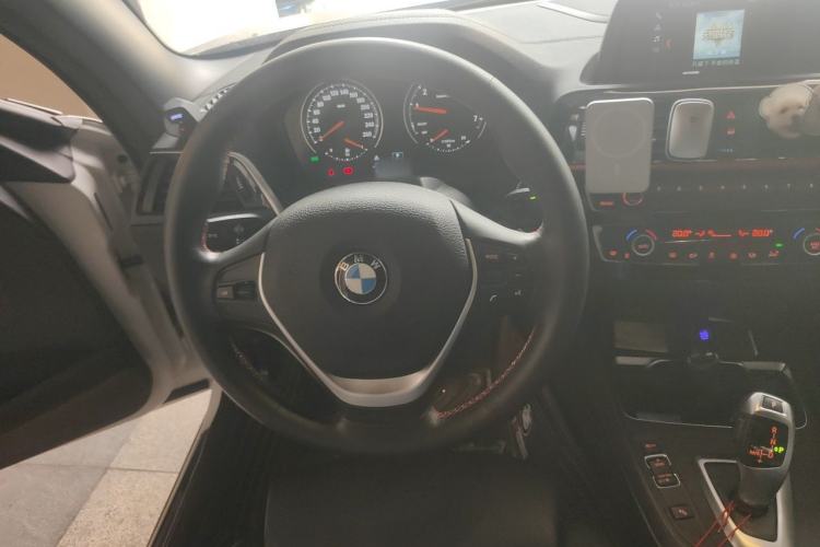 Used BMW 2 Series 2019 225i Convertible Coupe Sports Design Package Steering Wheel