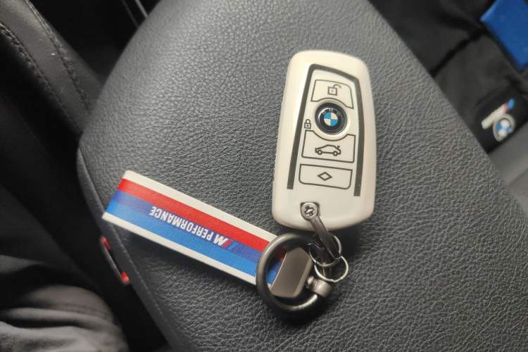 Used BMW 2 Series 2019 225i Convertible Coupe Sports Design Package Vehicle Key