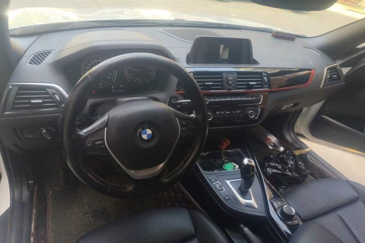 Used BMW 2 Series 2019 225i Convertible Coupe Sports Design Package Center Console