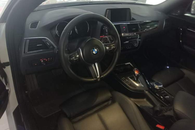 Used BMW 2 Series 2019 225i Convertible Coupe Sports Design Package Center Console