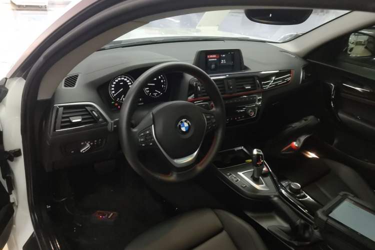 Used BMW 2 Series 2019 225i Sport Design Package Center Console