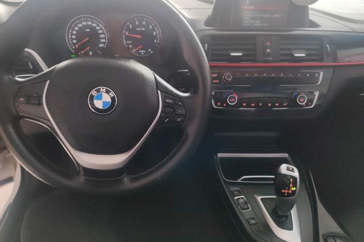 Used BMW 2 Series 2019 225i Convertible Coupe Sports Design Package Center Console