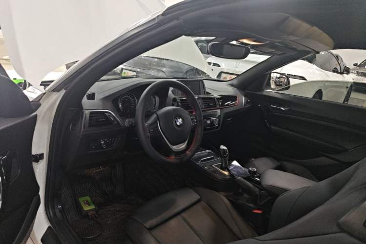 Used BMW 2 Series 2019 225i Convertible Coupe Sports Design Package Center Console