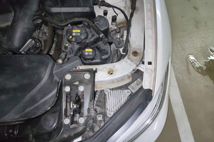 Used BMW 2 Series 2019 225i Sport Design Package Engine Bay Left