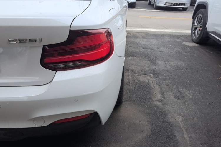 Used BMW 2 Series 2019 225i Luxury Model with M Sport Package Exterior 3