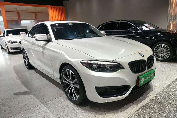 Used BMW 2 Series 2019 225i Sport Design Package Front Right 45 Deg