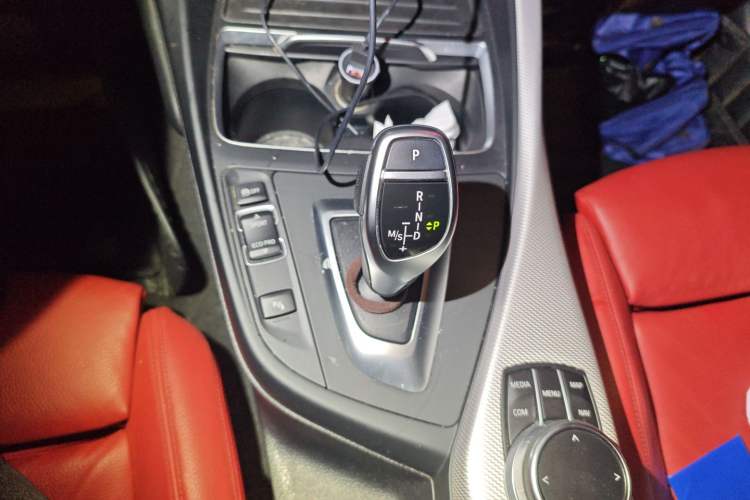 Used BMW 2 Series 2019 225i Luxury Model with M Sport Package Gear Lever
