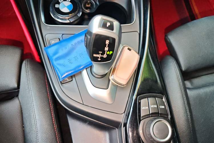 Used BMW 2 Series 2019 225i Sport Design Package Gear Lever