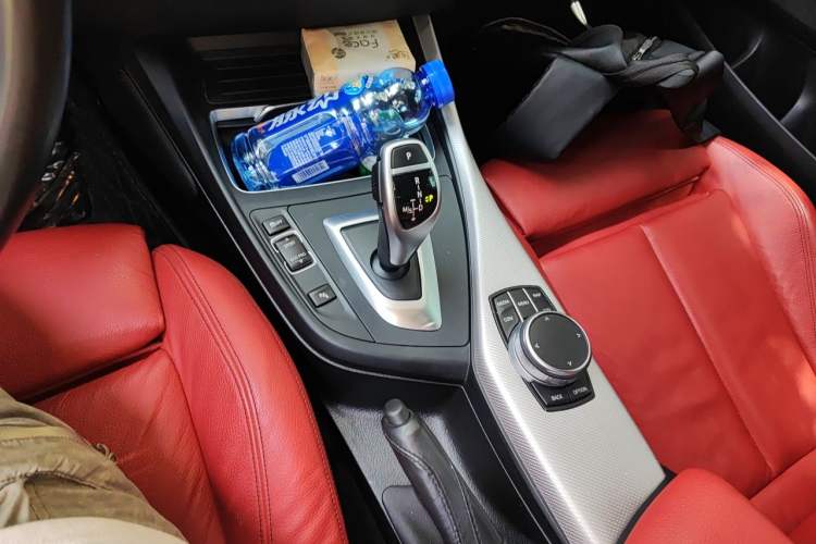 Used BMW 2 Series 2019 225i Luxury Model with M Sport Package Gear Lever