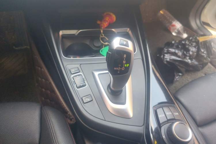 Used BMW 2 Series 2019 225i Convertible Coupe Sports Design Package Gear Lever