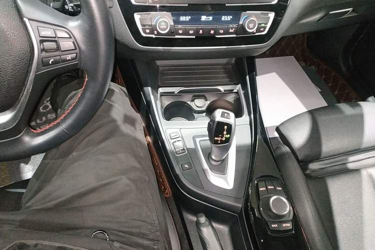 Used BMW 2 Series 2019 225i Sport Design Package Gear Lever