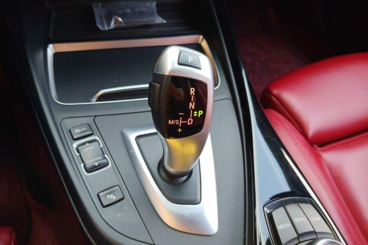 Used BMW 2 Series 2019 225i Convertible Coupe Sports Design Package Gear Lever