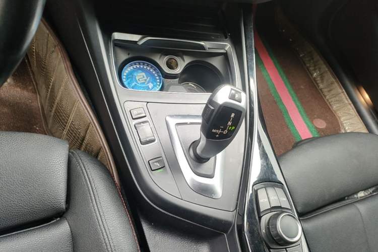 Used BMW 2 Series 2019 225i Convertible Coupe Sports Design Package Gear Lever