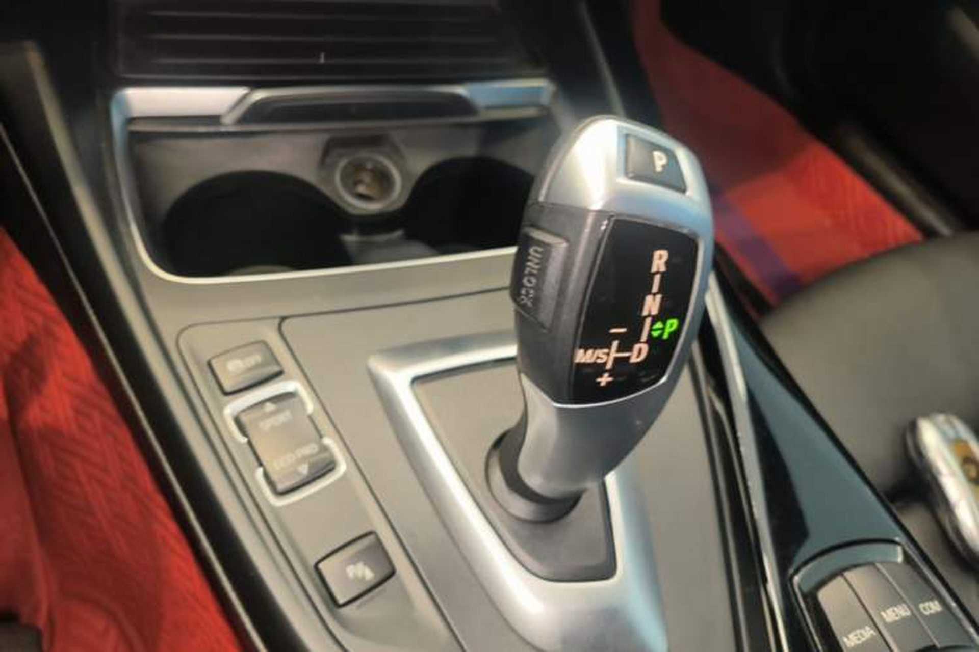 Used BMW 2 Series 2019 225i Convertible Coupe Sports Design Package Gear Lever