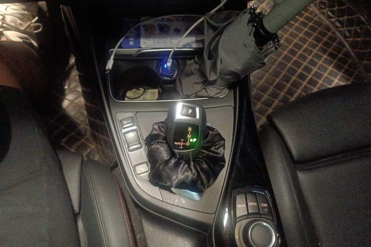 Used BMW 2 Series 2019 225i Sport Design Package Gear Lever