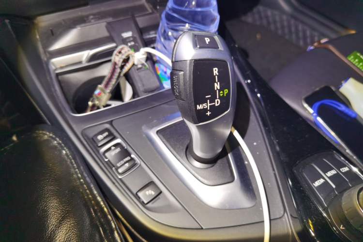 Used BMW 2 Series 2019 225i Convertible Coupe Sports Design Package Gear Lever
