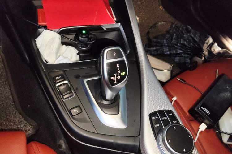 Used BMW 2 Series 2019 225i Luxury Model with M Sport Package Gear Lever