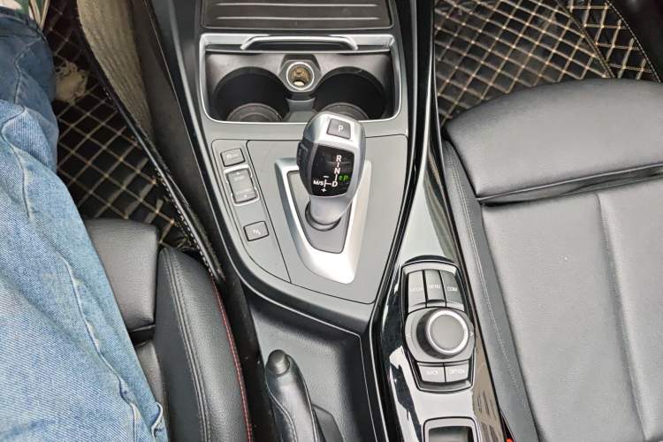 Used BMW 2 Series 2019 225i Convertible Coupe Sports Design Package Gear Lever