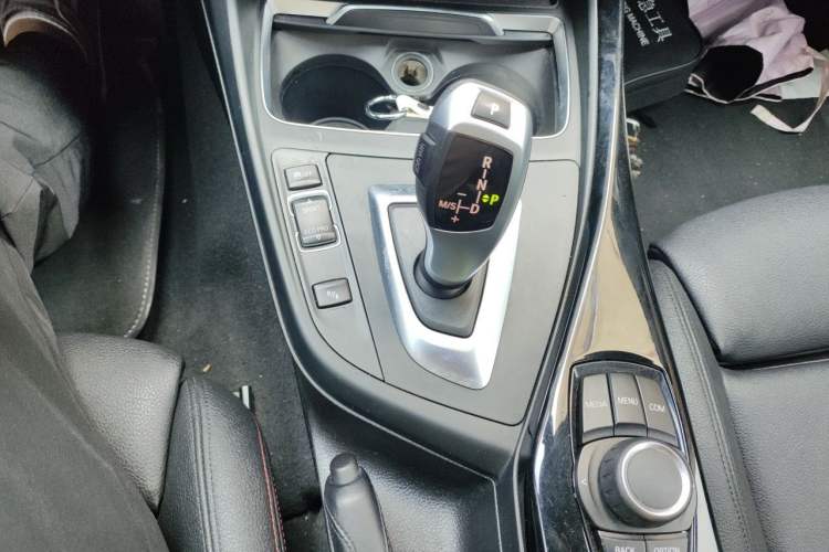Used BMW 2 Series 2019 225i Convertible Coupe Sports Design Package Gear Lever