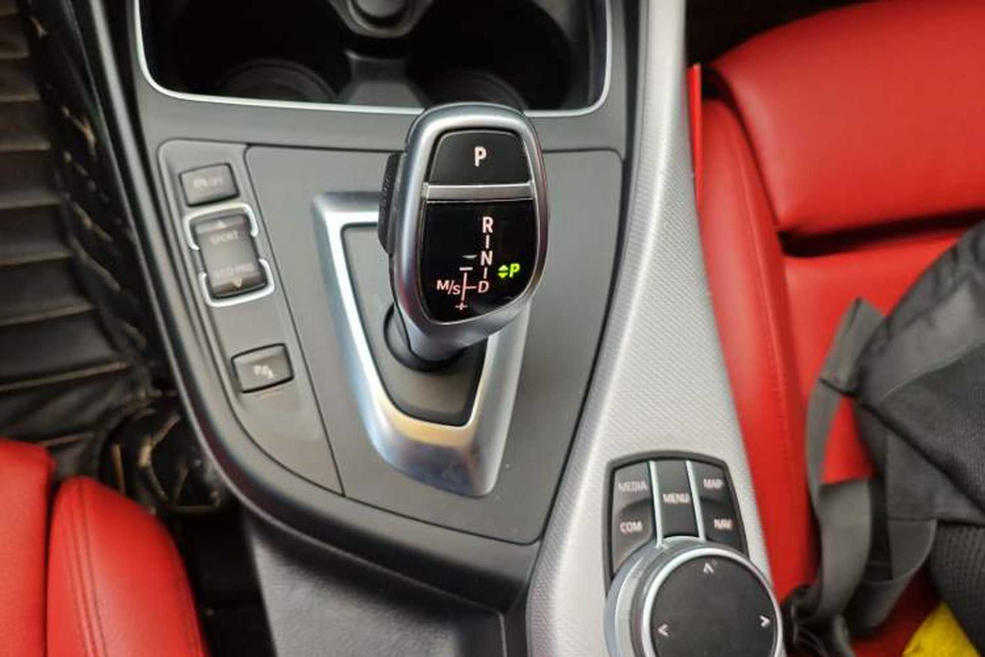 Used BMW 2 Series 2019 225i Convertible Coupe Luxury Edition M Sport Package Gear Lever