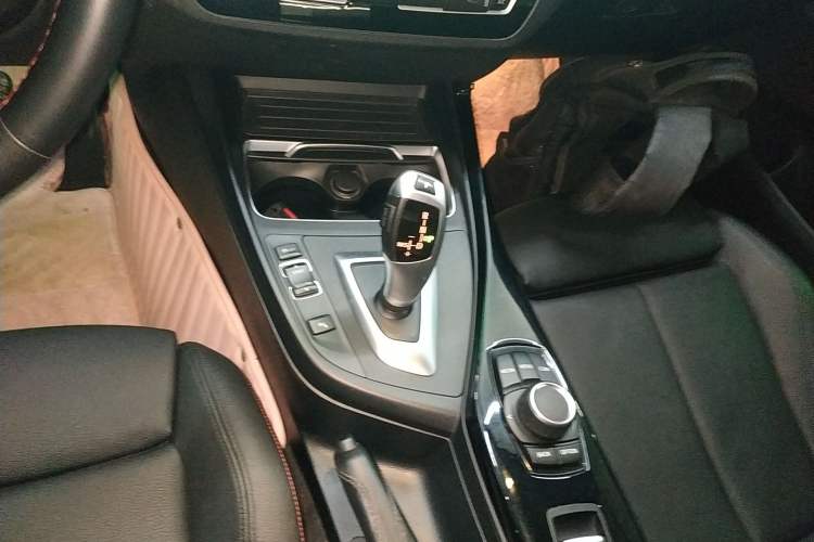 Used BMW 2 Series 2019 225i Convertible Coupe Sports Design Package Gear Lever