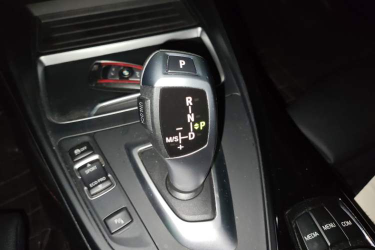Used BMW 2 Series 2019 225i Sport Design Package Gear Lever