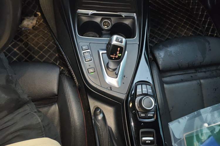 Used BMW 2 Series 2019 225i Convertible Coupe Sports Design Package Gear Lever