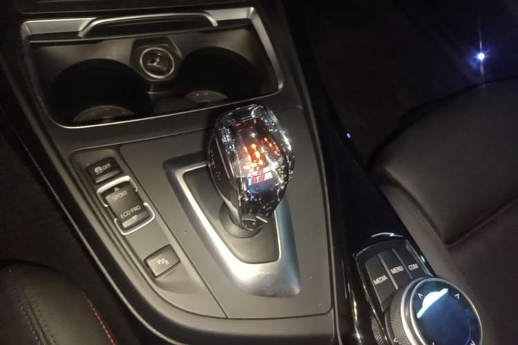 Used BMW 2 Series 2019 225i Convertible Coupe Sports Design Package Gear Lever