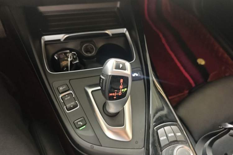 Used BMW 2 Series 2019 225i Convertible Coupe Luxury Edition M Sport Package Gear Lever