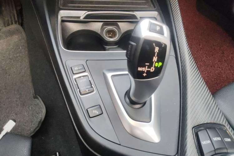Used BMW 2 Series 2019 225i Sport Design Package Gear Lever