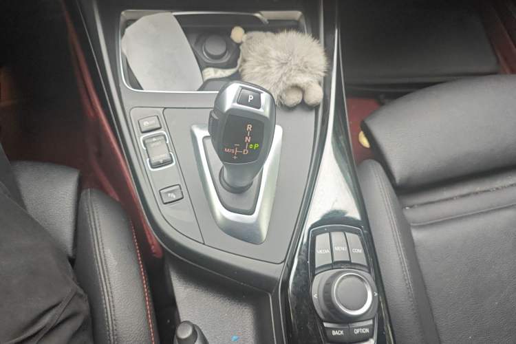 Used BMW 2 Series 2019 225i Convertible Coupe Sports Design Package Gear Lever