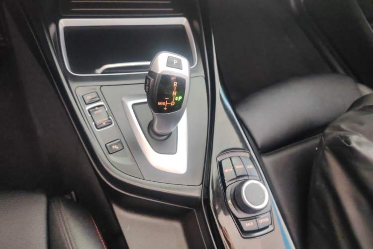 Used BMW 2 Series 2019 225i Convertible Coupe Sports Design Package Gear Lever