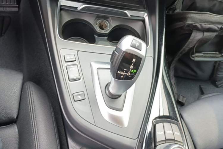 Used BMW 2 Series 2019 225i Convertible Coupe Sports Design Package Gear Lever