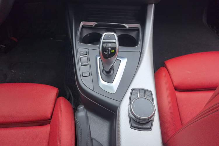 Used BMW 2 Series 2019 225i Luxury Model with M Sport Package Gear Lever
